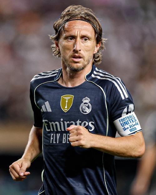 英超-B费双响姆贝莫破门芒特建功 曼联4-1狼队升至第六