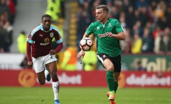 带领桑托斯成功逃离降级区，内马尔赛后动情落泪