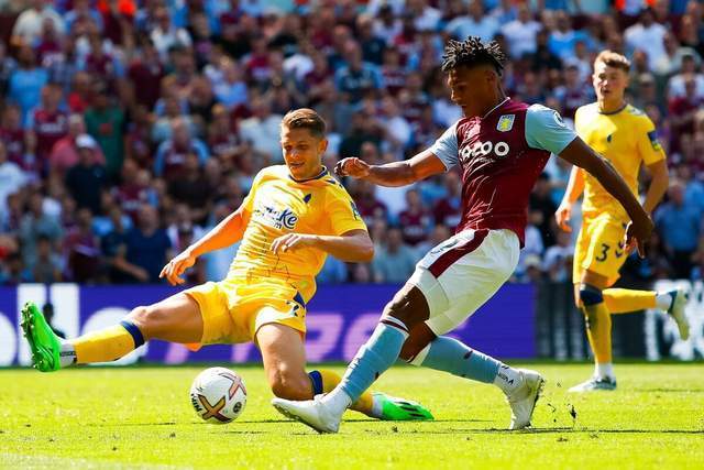 自意甲首秀以来代表同一球队参与超过100球，莱奥是同期第4人